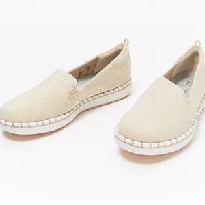 Clark’s Cloudsteppers Women’s Size 7 Canvas Slip-On Shoes Soft Gold Glow Jade